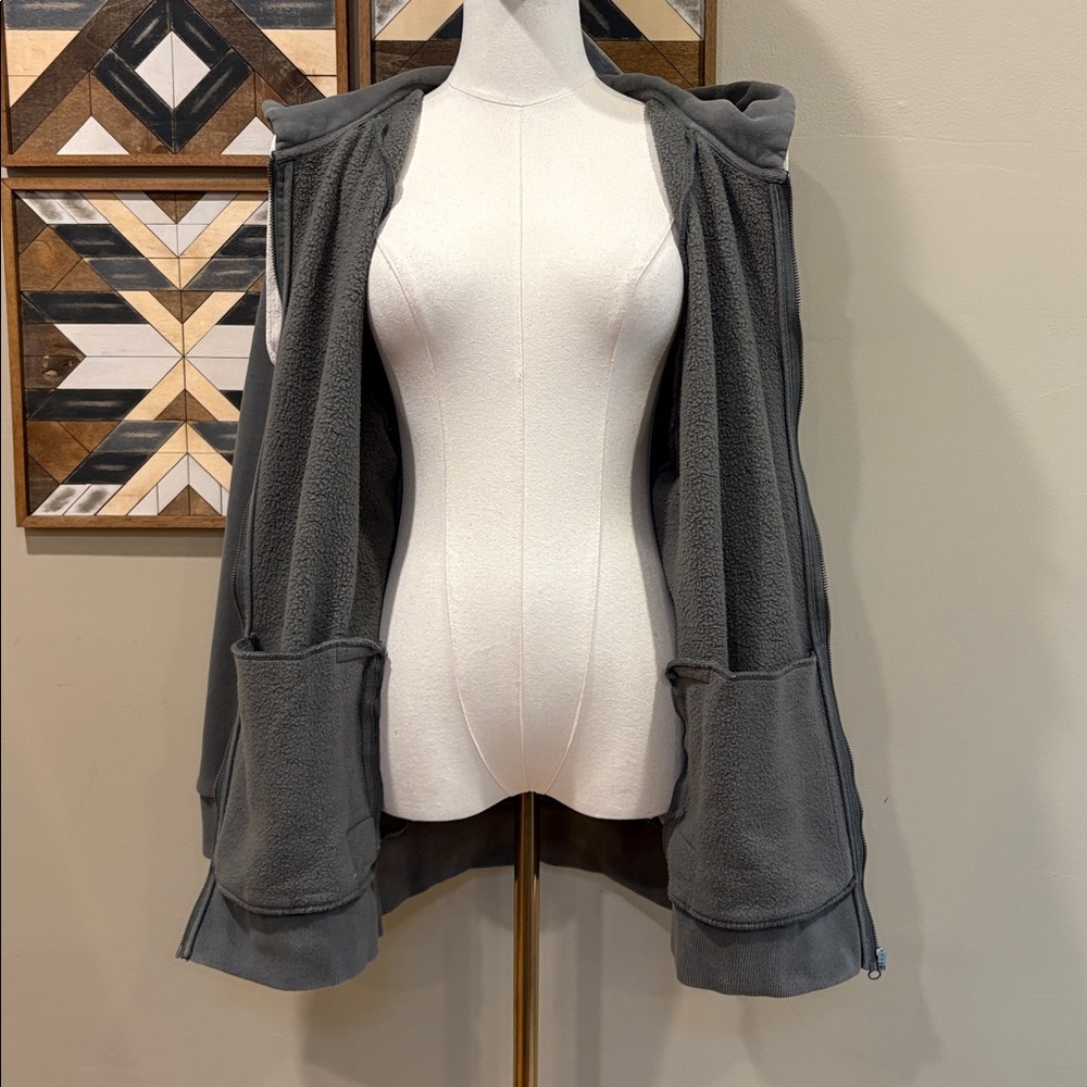 Vuori Restore Full Zip Hoodie in Dusty Pine Oversized Small - Picture 10 of 12